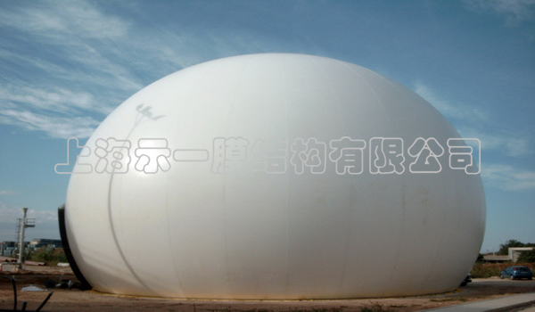 Inflatable membrane structure gas collecting cover