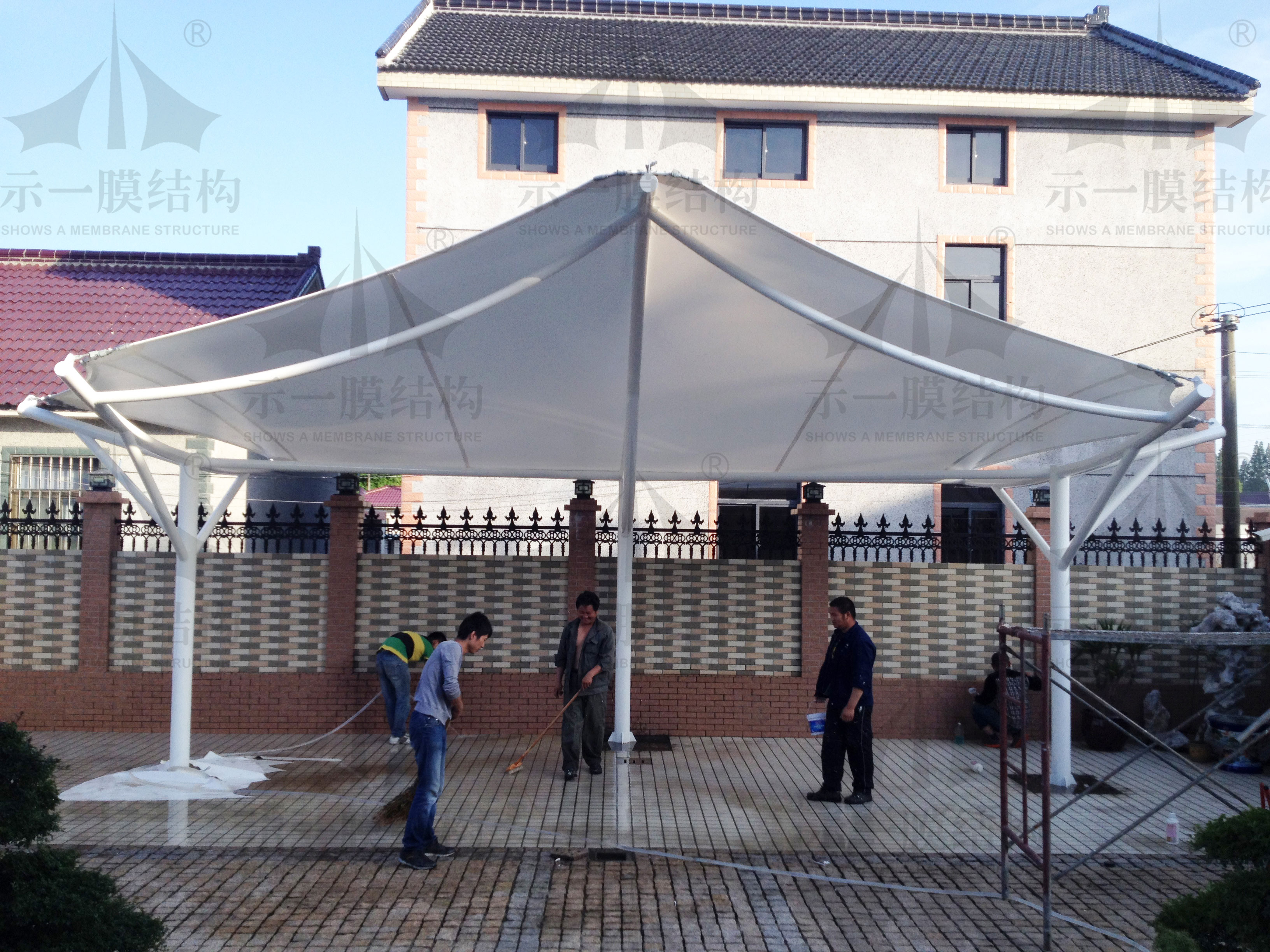 Membrane structure pergola is a good partner for summer cooling